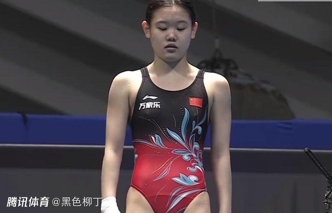美女露尿口网站