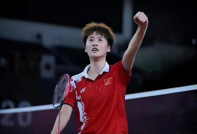 美女露奶奶